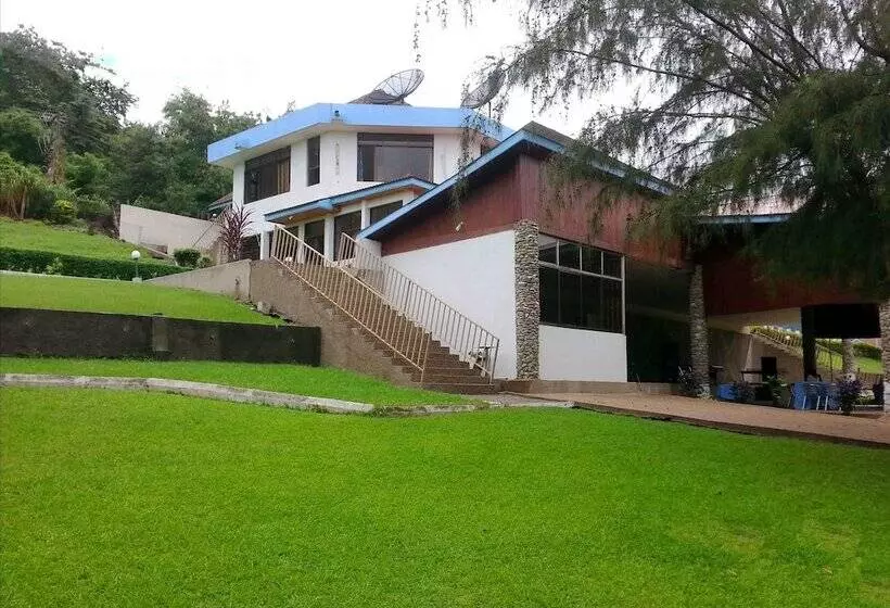 Hotelli Paradise Resort Lake Bosomtwe