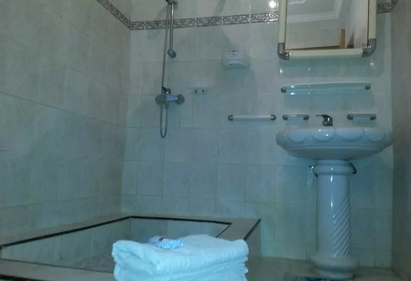 Hotelli Paradise Resort Lake Bosomtwe