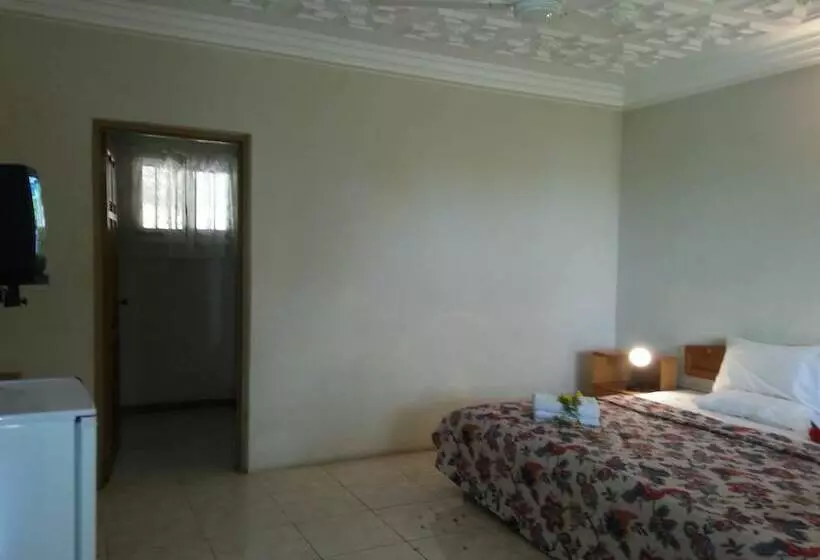 Hotelli Paradise Resort Lake Bosomtwe