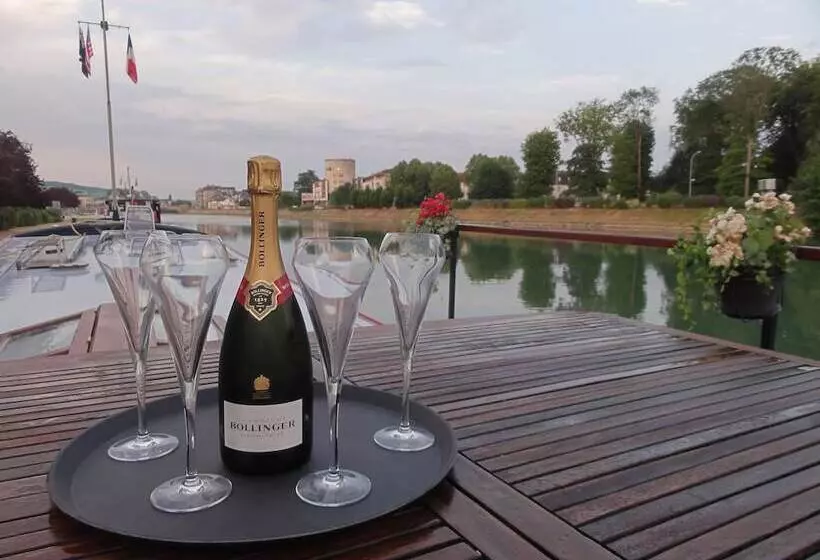 ホテル Péniche Serenity