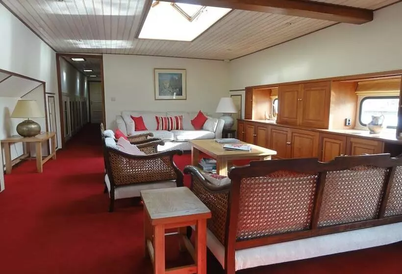 ホテル Péniche Serenity