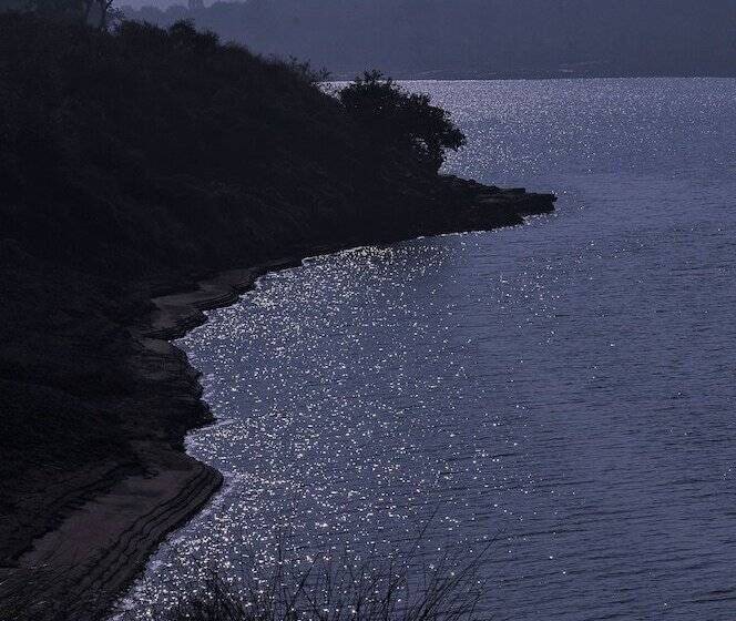 בית מלון כפרי Pugdundee Safaris   Ken River Lodge