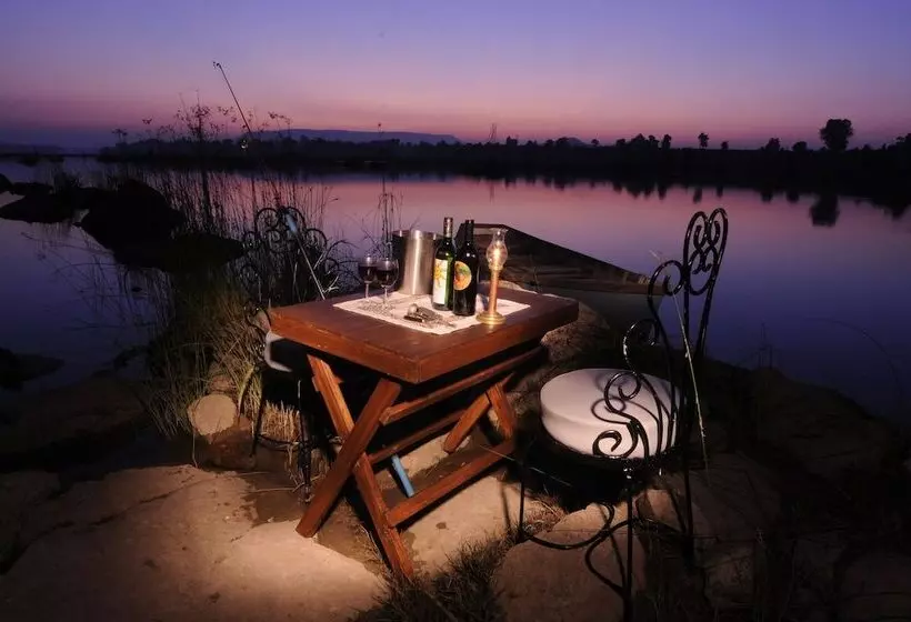 Hotelli Pugdundee Safaris   Ken River Lodge