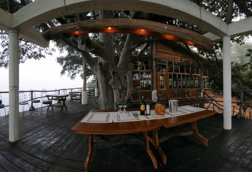 בית מלון כפרי Pugdundee Safaris   Ken River Lodge