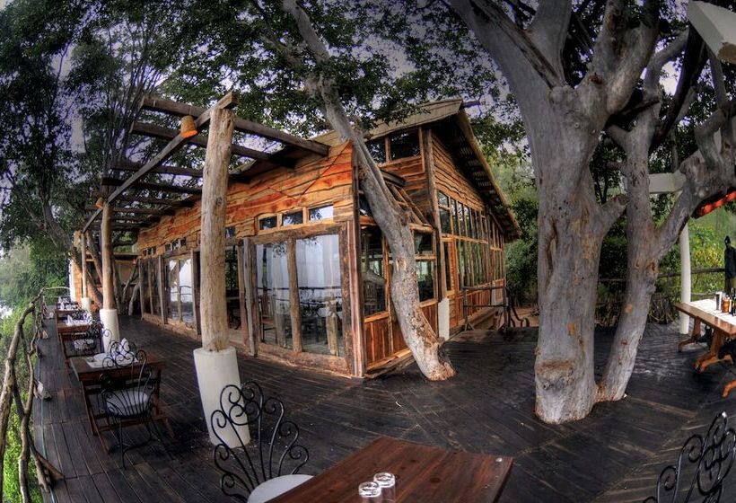 בית מלון כפרי Pugdundee Safaris   Ken River Lodge