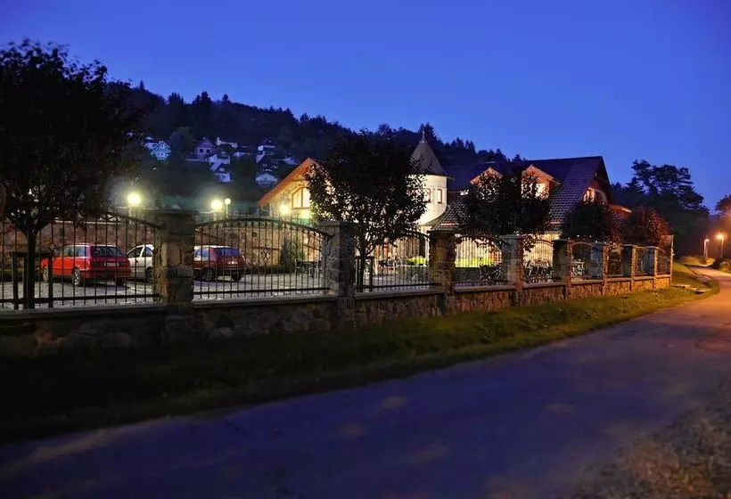 هتل Zámeček Kaliště