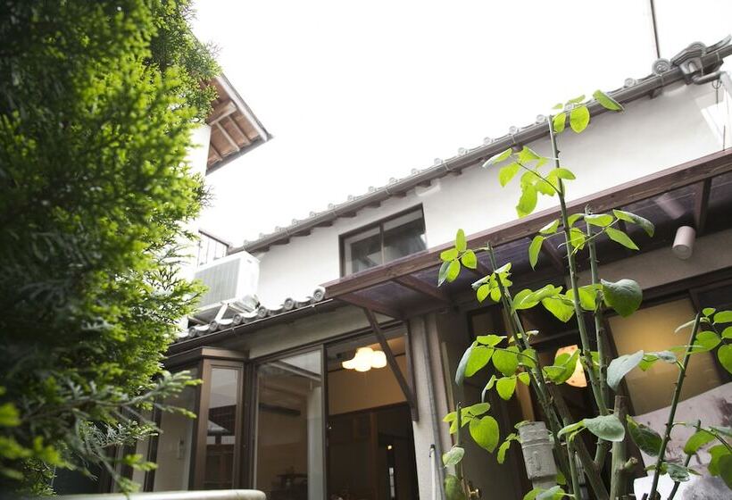 פנסיון Female Only Guesthouse Tomariya