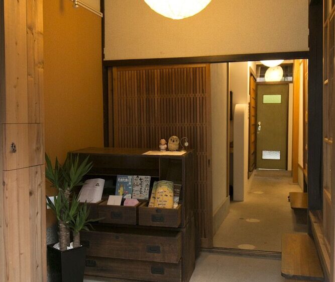 פנסיון Female Only Guesthouse Tomariya