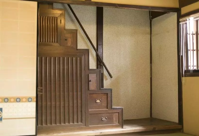 Majatalo Female Only Guesthouse Tomariya