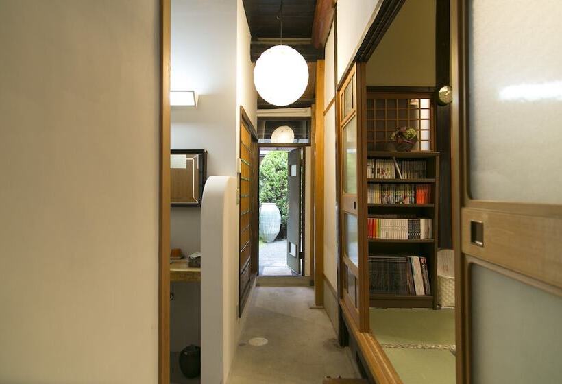 פנסיון Female Only Guesthouse Tomariya