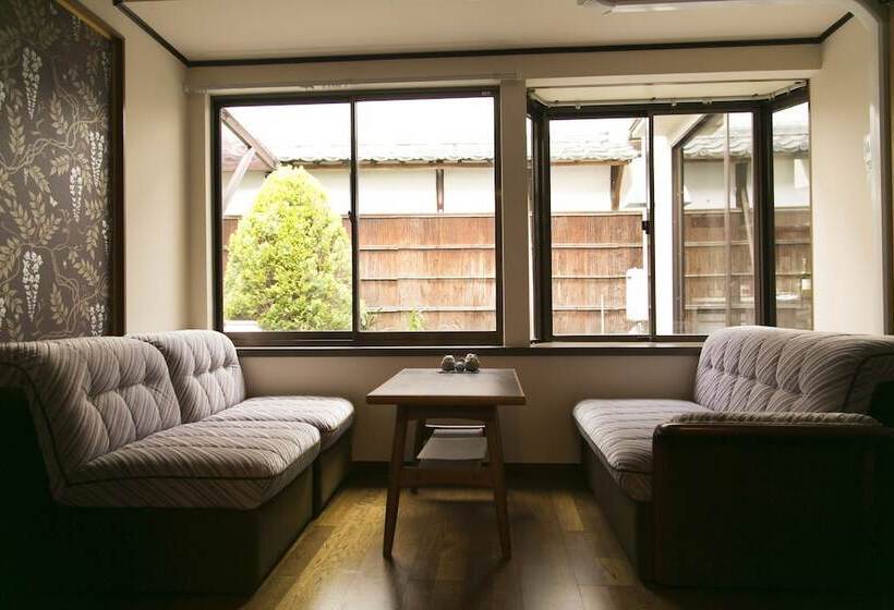 פנסיון Female Only Guesthouse Tomariya