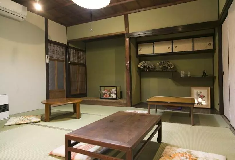 Majatalo Female Only Guesthouse Tomariya