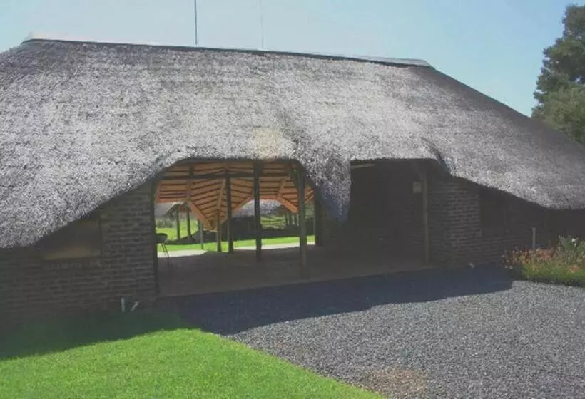 تختخواب و صبحانه African Flair Country Lodge