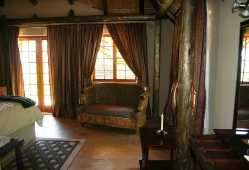 تختخواب و صبحانه African Flair Country Lodge
