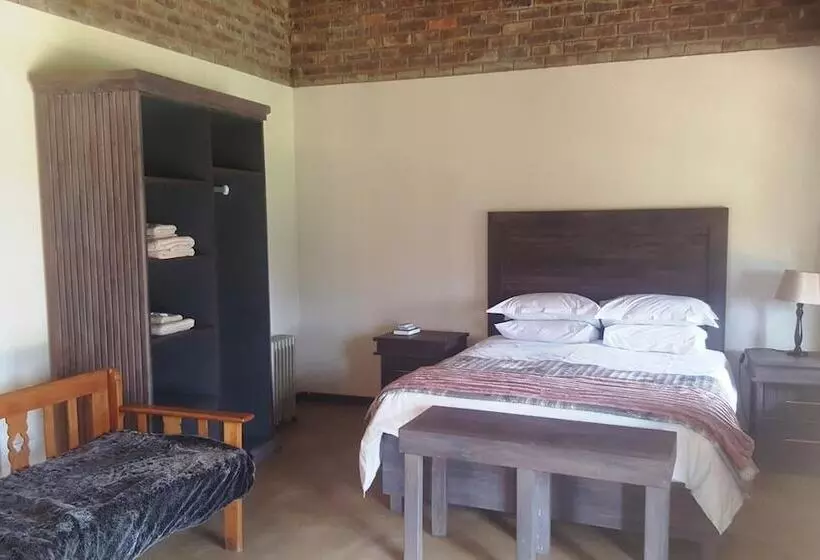 تختخواب و صبحانه African Flair Country Lodge