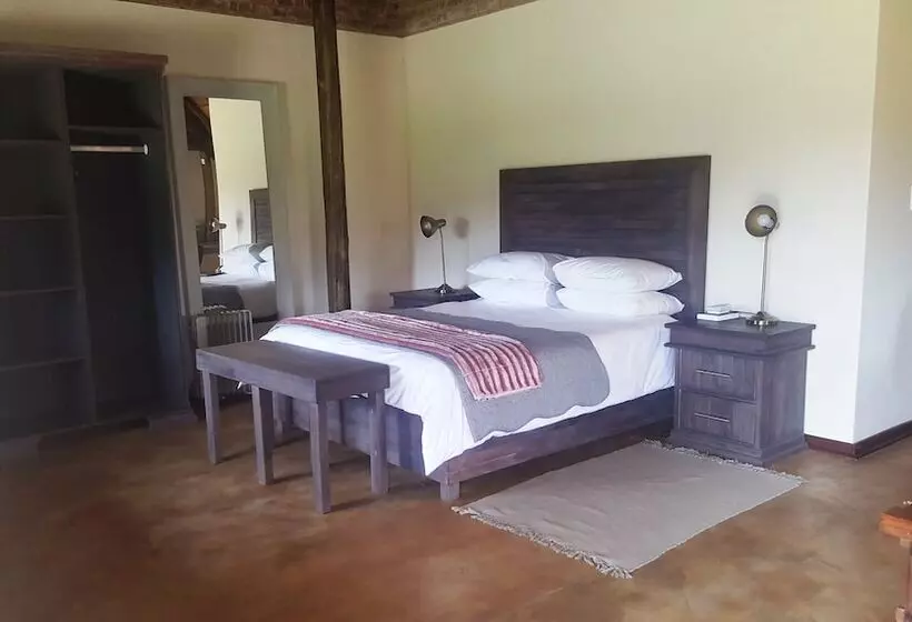 تختخواب و صبحانه African Flair Country Lodge