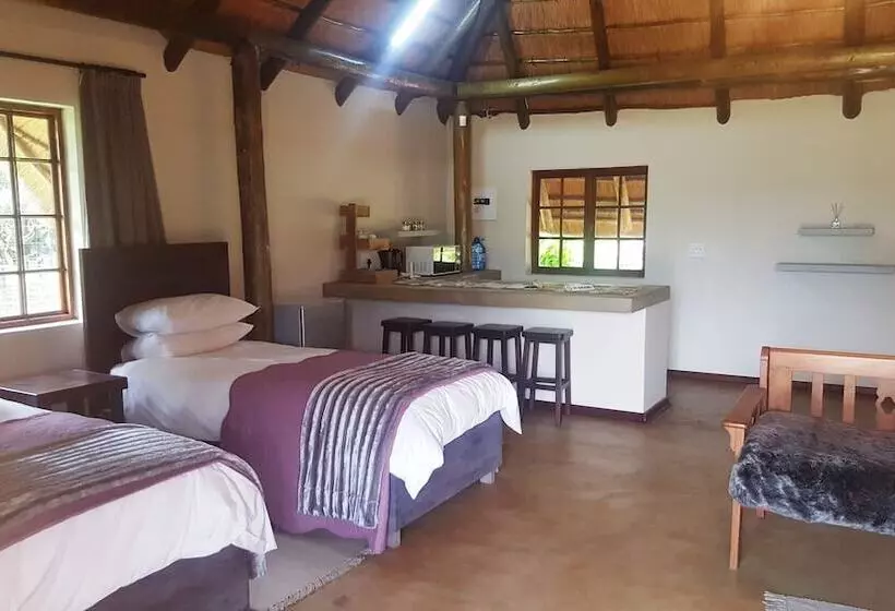 تختخواب و صبحانه African Flair Country Lodge