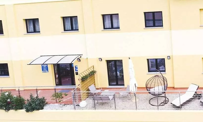 Hostelli Riviera Hub