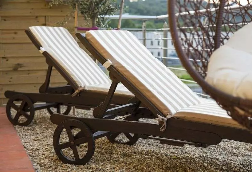 Hostelli Riviera Hub