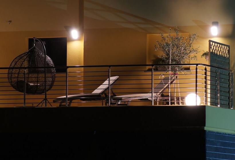 فندق فئة نجمة واحدة Riviera Hub