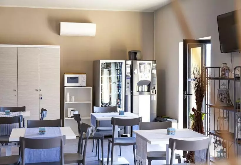 Hostelli Riviera Hub