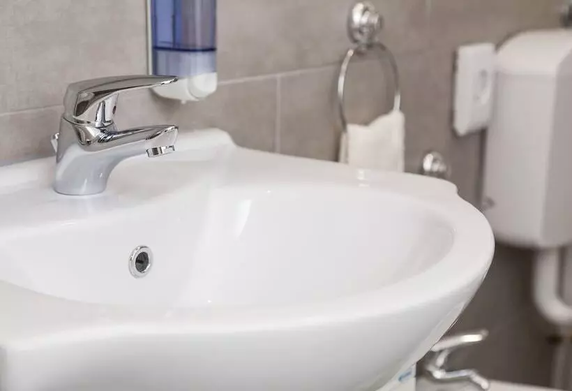 Hostelli Riviera Hub