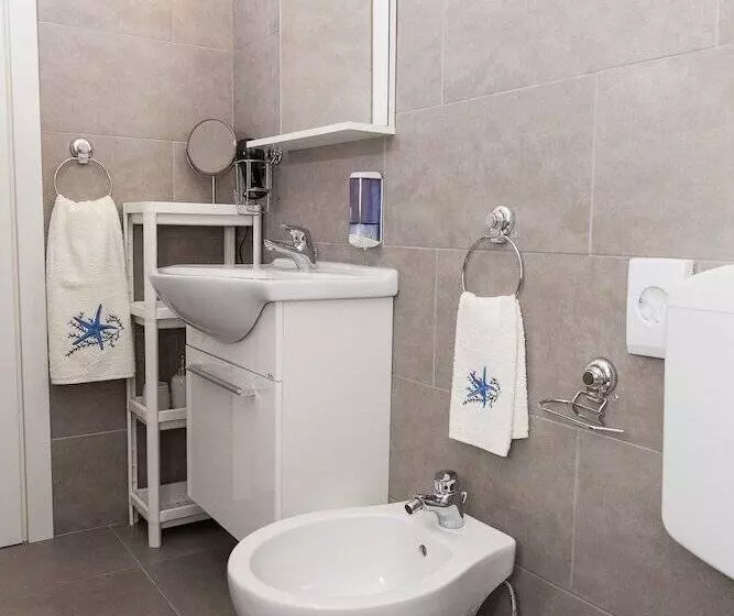 Hostelli Riviera Hub