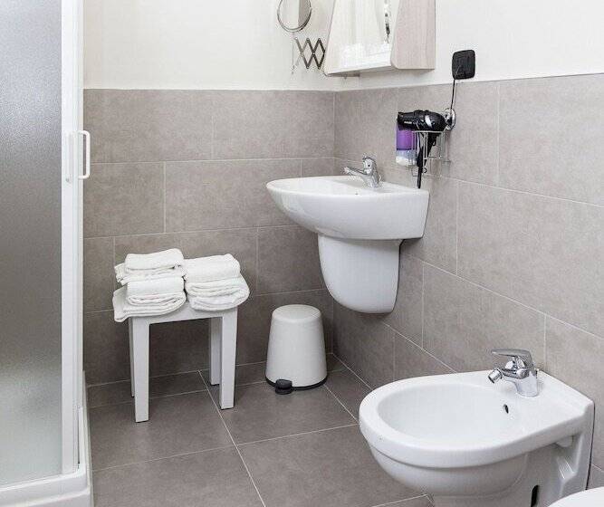 فندق فئة نجمة واحدة Riviera Hub