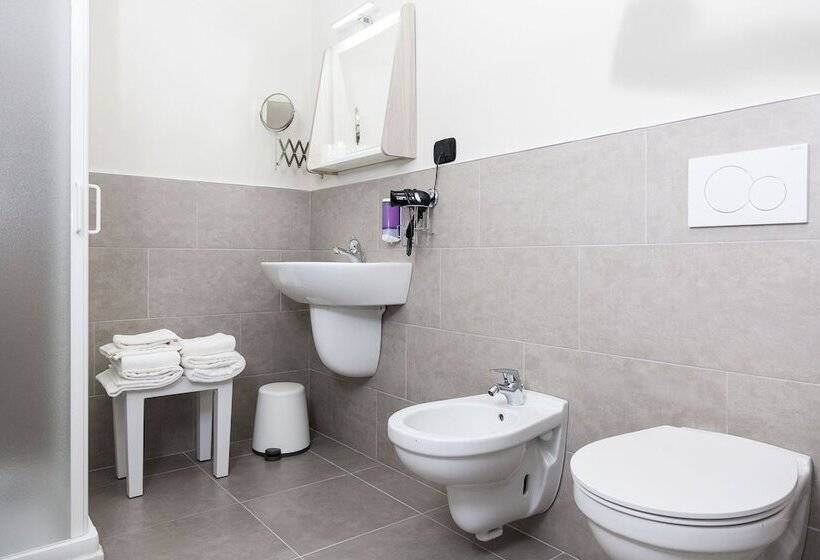 فندق فئة نجمة واحدة Riviera Hub