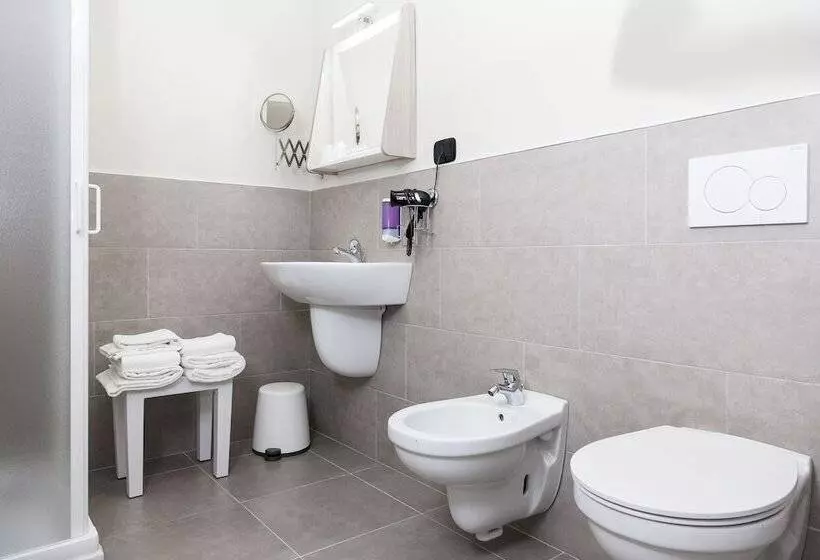 Hostelli Riviera Hub