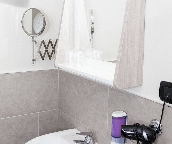 فندق فئة نجمة واحدة Riviera Hub