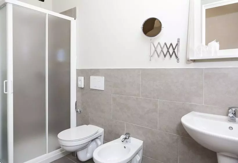 Hostelli Riviera Hub