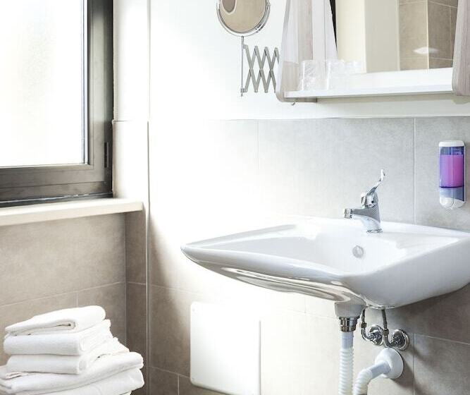 فندق فئة نجمة واحدة Riviera Hub