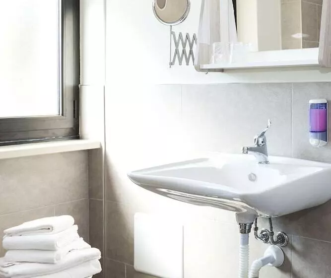 Hostelli Riviera Hub