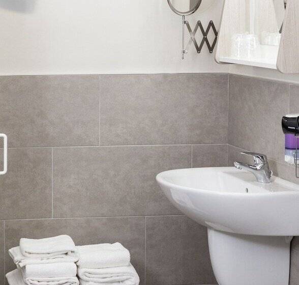 فندق فئة نجمة واحدة Riviera Hub