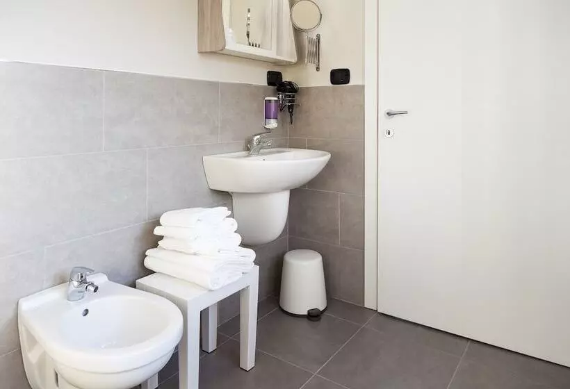 Hostelli Riviera Hub