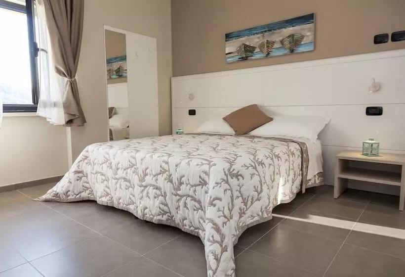 Hostelli Riviera Hub