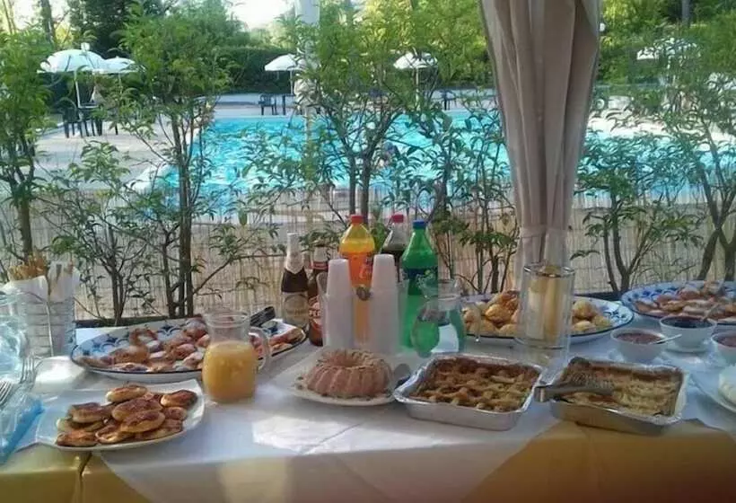 Hotelli Camping Rio Verde