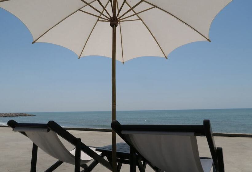 בית מלון כפרי Chomtalay Resort At Had Chaosamran Beach