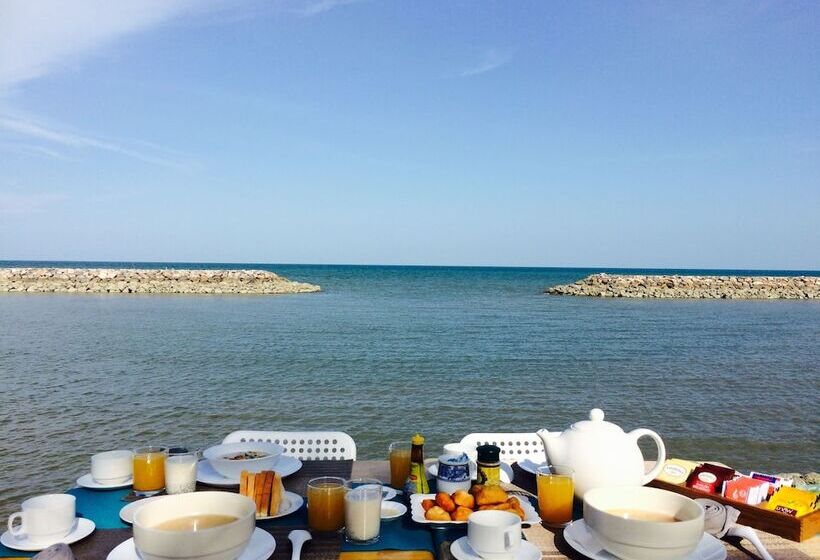 בית מלון כפרי Chomtalay Resort At Had Chaosamran Beach