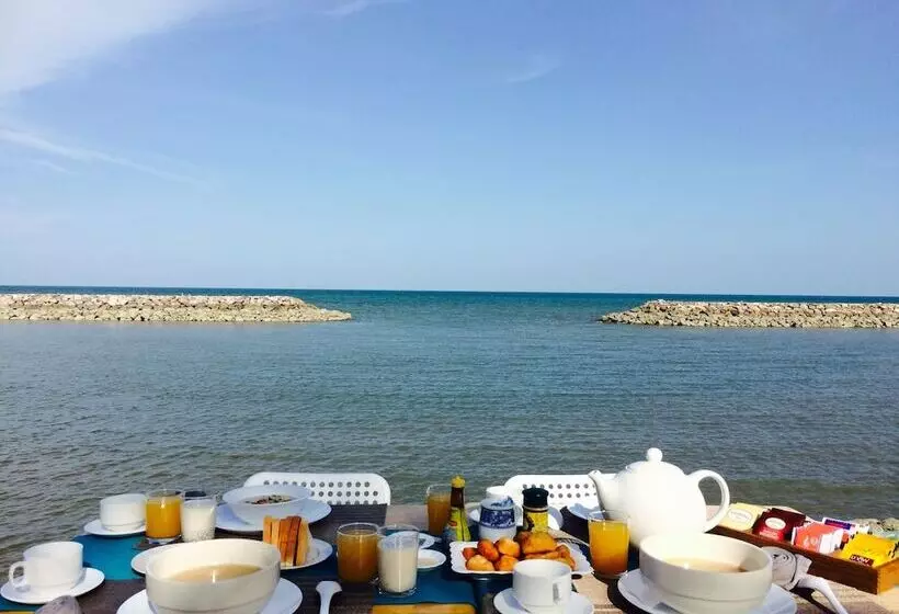 Hotelli Chomtalay Resort At Had Chaosamran Beach