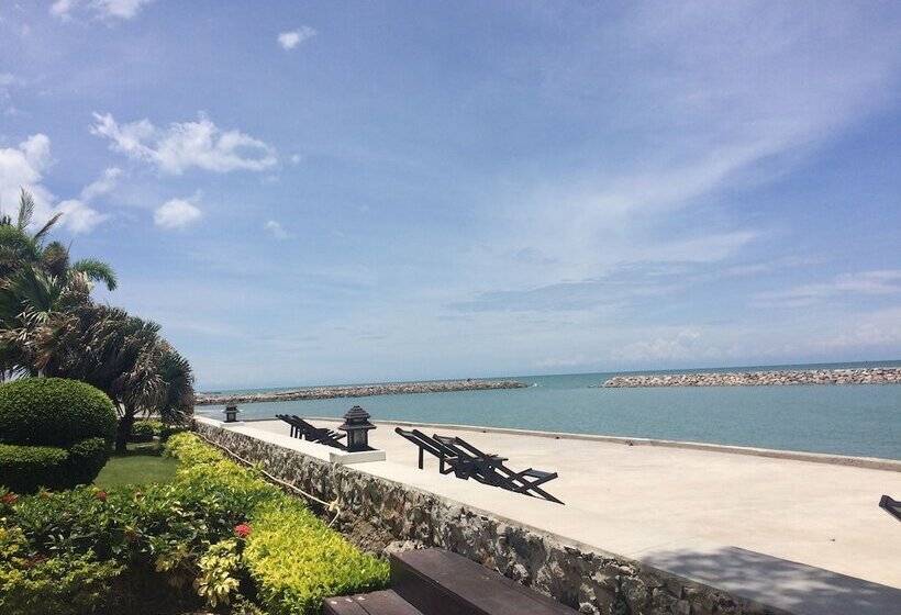 בית מלון כפרי Chomtalay Resort At Had Chaosamran Beach