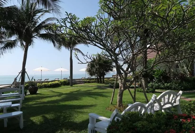 Hotelli Chomtalay Resort At Had Chaosamran Beach