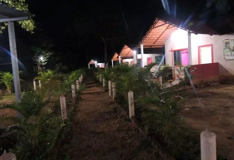 Hotelli Jungle Nest Homestay