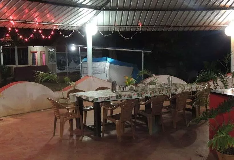 Hotelli Jungle Nest Homestay