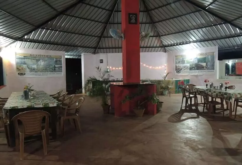 Hotelli Jungle Nest Homestay