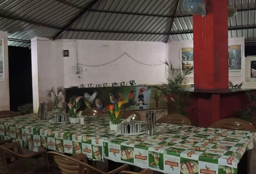 Hotelli Jungle Nest Homestay