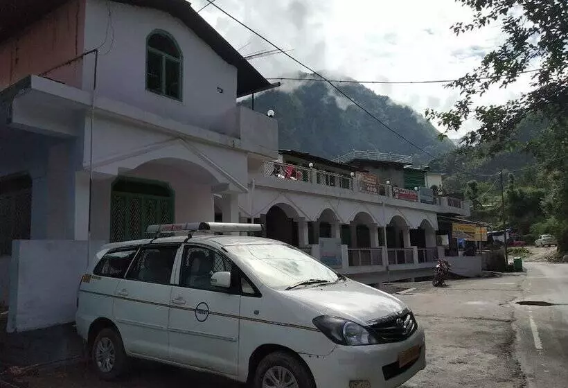 New Basera Hotel Sitapur