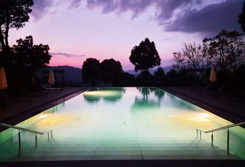 Hotel Suryavilas Luxury Resort & Spa