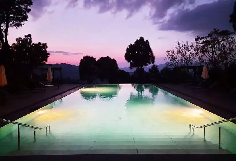 ホテル Suryavilas Luxury Resort & Spa